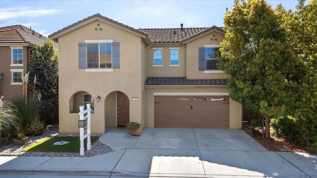 301 Slate Avenue, Hollister, CA 95023