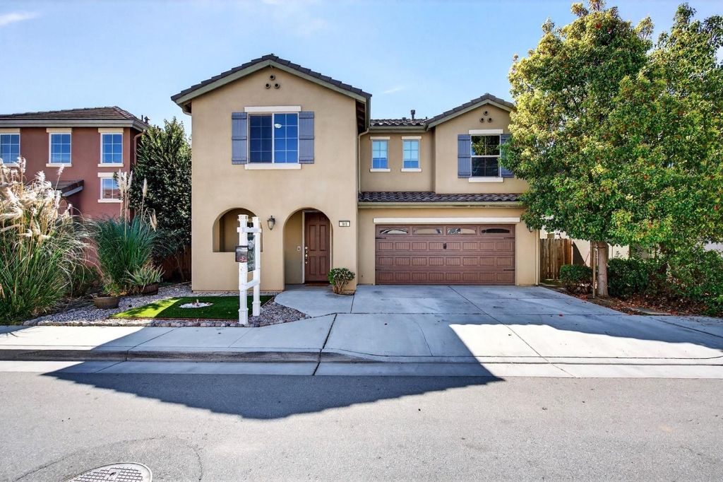 301 Slate Avenue, Hollister, CA 95023