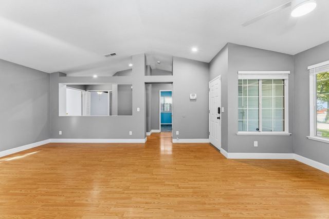 7011 Royal Links Dr, Riverbank, CA 95367