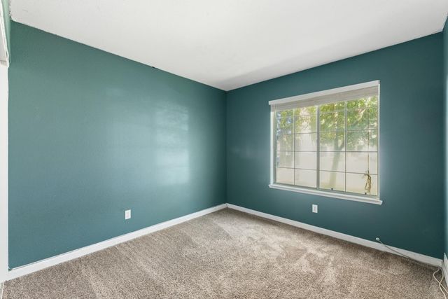 7011 Royal Links Dr, Riverbank, CA 95367