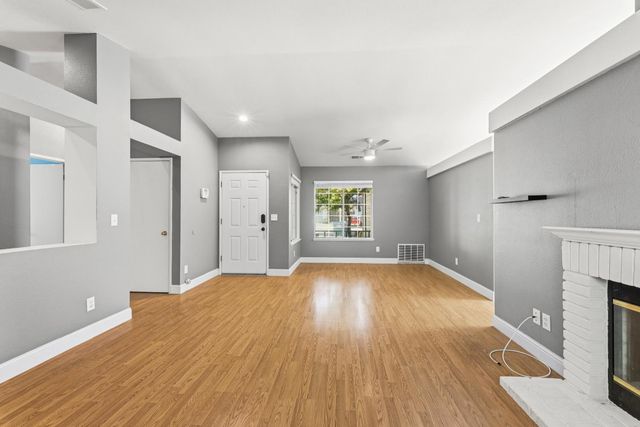 7011 Royal Links Dr, Riverbank, CA 95367