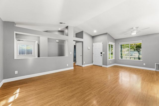 7011 Royal Links Dr, Riverbank, CA 95367