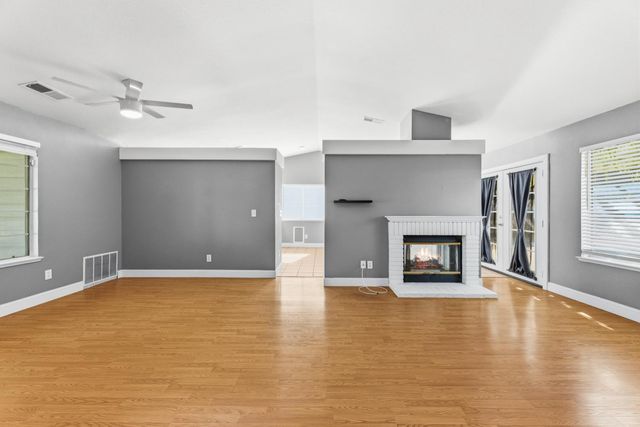 7011 Royal Links Dr, Riverbank, CA 95367