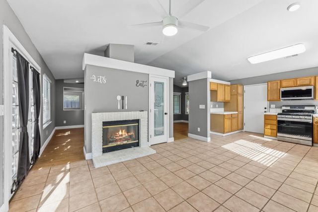 7011 Royal Links Dr, Riverbank, CA 95367