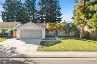 7011 Royal Links Dr, Riverbank, CA 95367