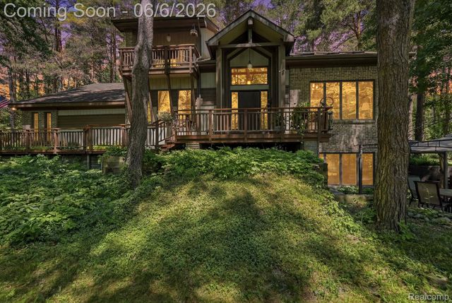 356 Avanti Lane, Highland Charter Township, MI 48357