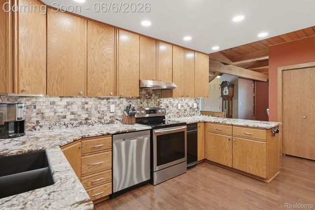 356 Avanti Lane, Highland Charter Township, MI 48357