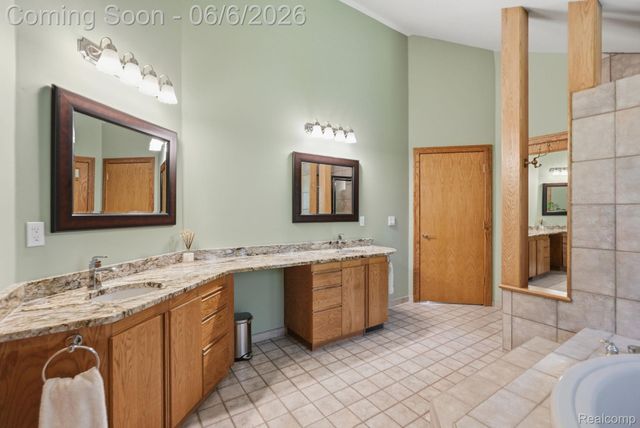356 Avanti Lane, Highland Charter Township, MI 48357