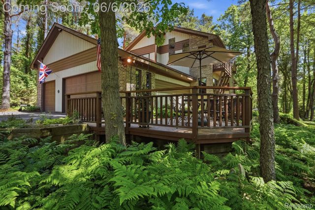 356 Avanti Lane, Highland Charter Township, MI 48357