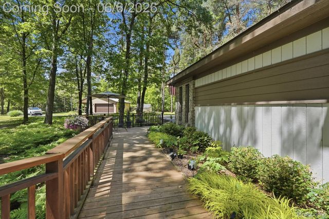 356 Avanti Lane, Highland Charter Township, MI 48357