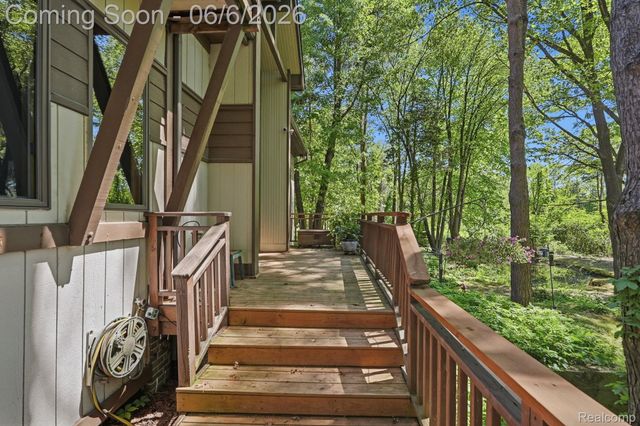 356 Avanti Lane, Highland Charter Township, MI 48357