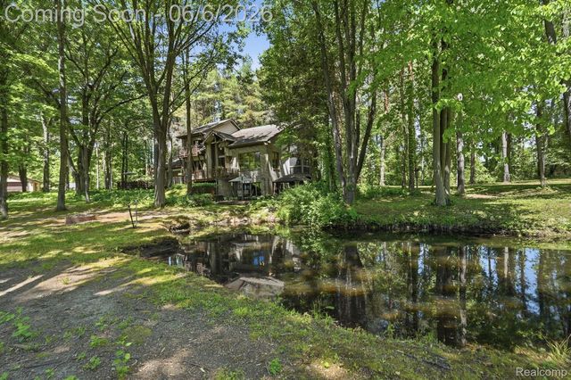 356 Avanti Lane, Highland Charter Township, MI 48357