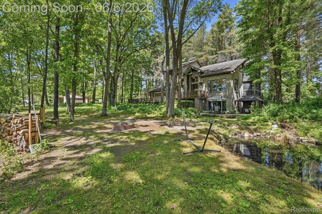 356 Avanti Lane, Highland Charter Township, MI 48357