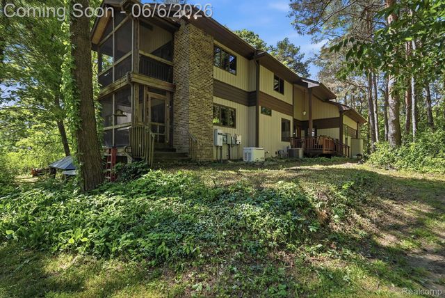 356 Avanti Lane, Highland Charter Township, MI 48357