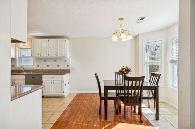 5708 Briarwick Ct, Hermitage, TN 37076