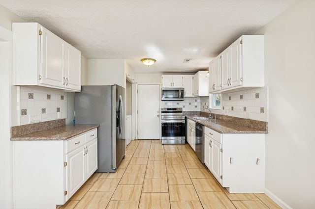 5708 Briarwick Ct, Hermitage, TN 37076