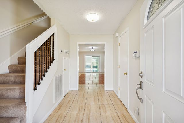 5708 Briarwick Ct, Hermitage, TN 37076