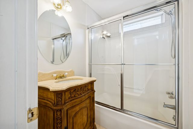 5708 Briarwick Ct, Hermitage, TN 37076