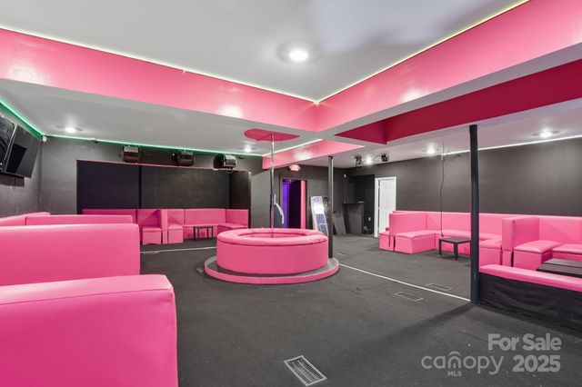 6711 Freedom Drive, Charlotte, NC 28214