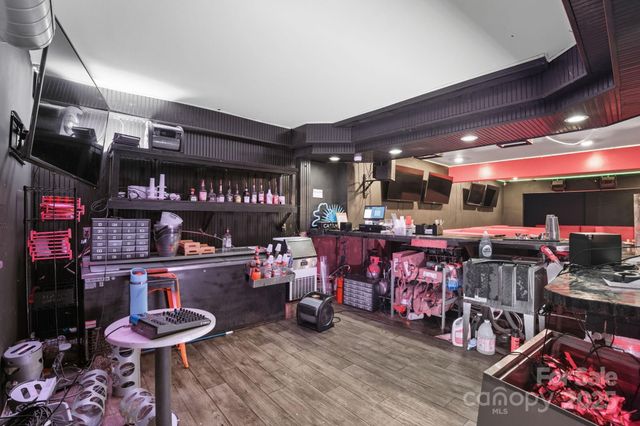 6711 Freedom Drive, Charlotte, NC 28214