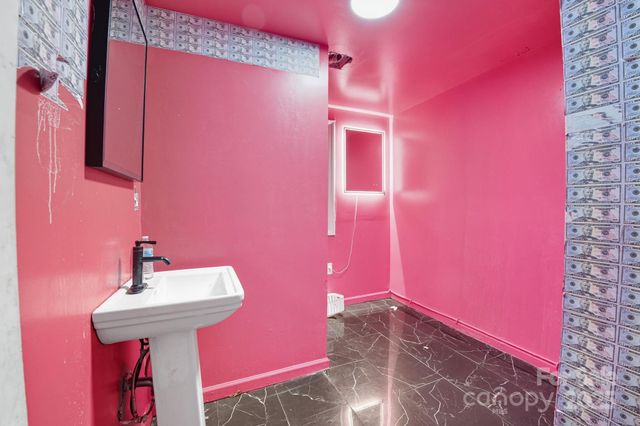 6711 Freedom Drive, Charlotte, NC 28214