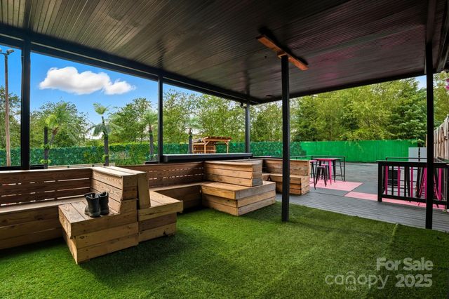 6711 Freedom Drive, Charlotte, NC 28214