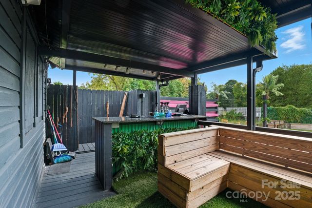 6711 Freedom Drive, Charlotte, NC 28214