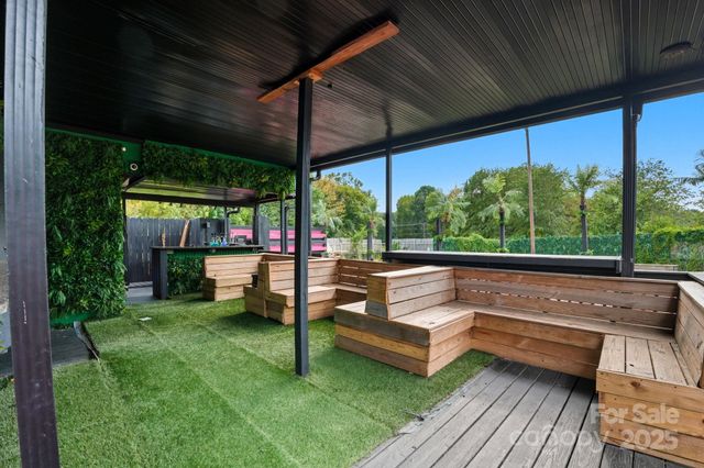 6711 Freedom Drive, Charlotte, NC 28214