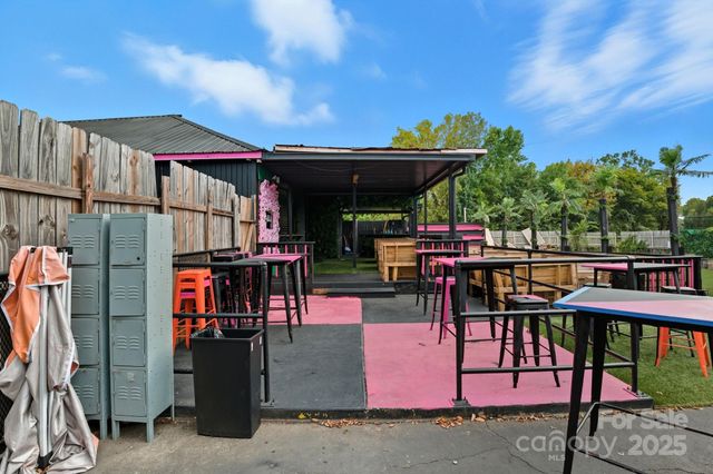 6711 Freedom Drive, Charlotte, NC 28214