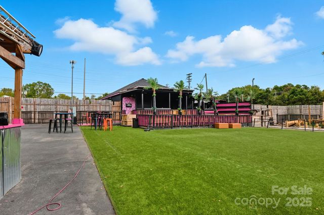 6711 Freedom Drive, Charlotte, NC 28214