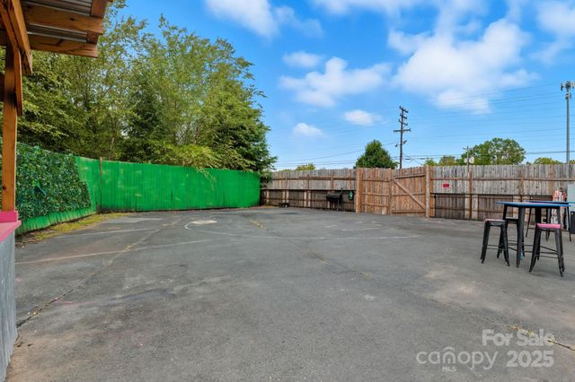 6711 Freedom Drive, Charlotte, NC 28214