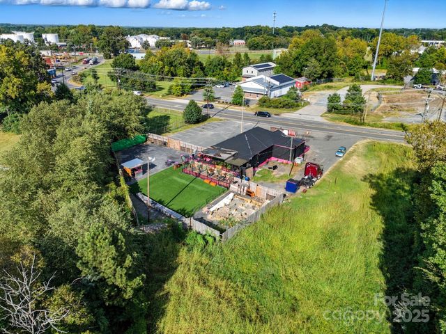 6711 Freedom Drive, Charlotte, NC 28214