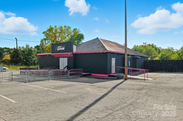 6711 Freedom Drive, Charlotte, NC 28214