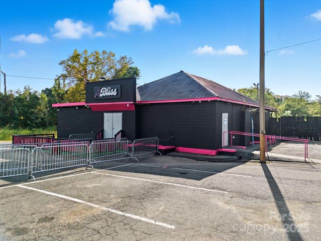 6711 Freedom Drive, Charlotte, NC 28214