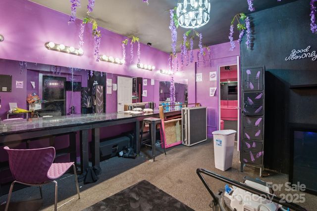 6711 Freedom Drive, Charlotte, NC 28214