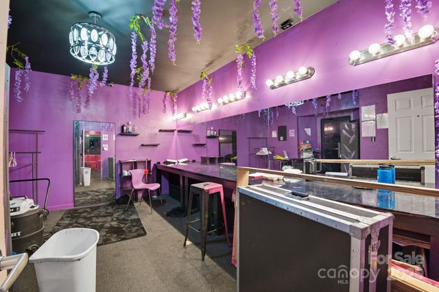 6711 Freedom Drive, Charlotte, NC 28214