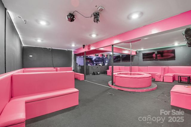 6711 Freedom Drive, Charlotte, NC 28214