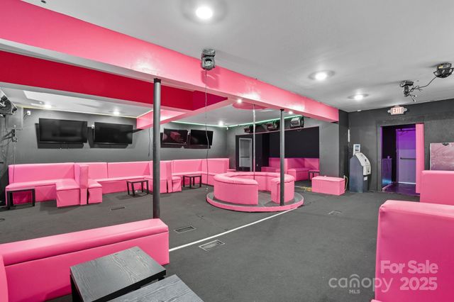 6711 Freedom Drive, Charlotte, NC 28214