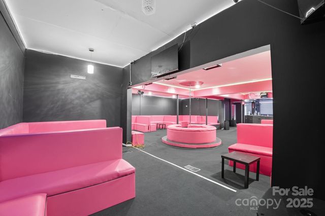 6711 Freedom Drive, Charlotte, NC 28214