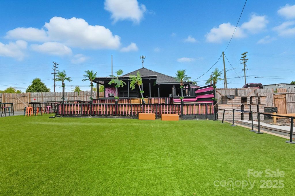 6711 Freedom Drive, Charlotte, NC 28214