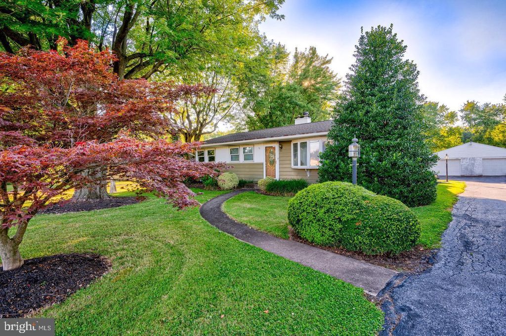 691 N LEWIS RD, Royersford, PA 19468