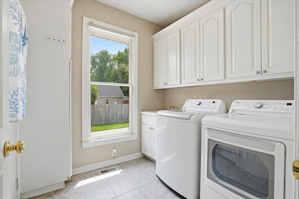 Image 13 of property listing at 1539 Cedar Avenue, Moncks Corner, SC 29461