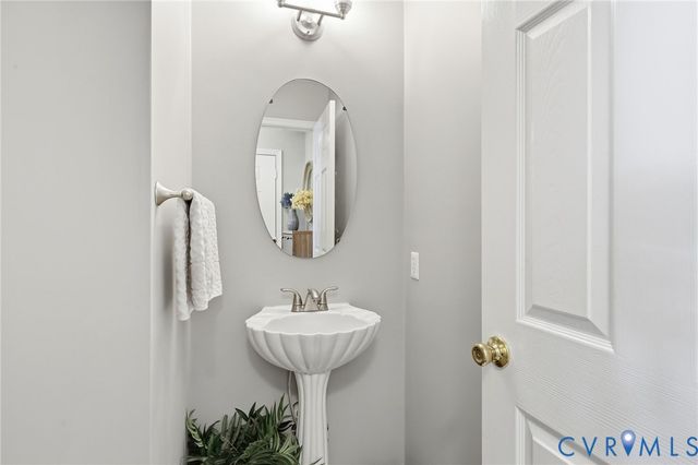 10019 Crystal Lake Ave, Henrico, VA 23059
