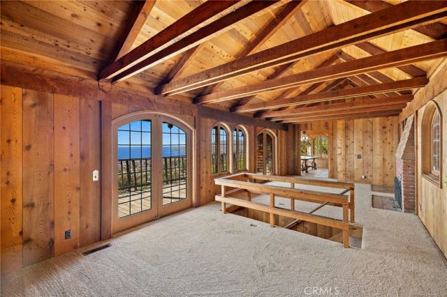 2147 Crestview, Laguna Beach, CA 92651