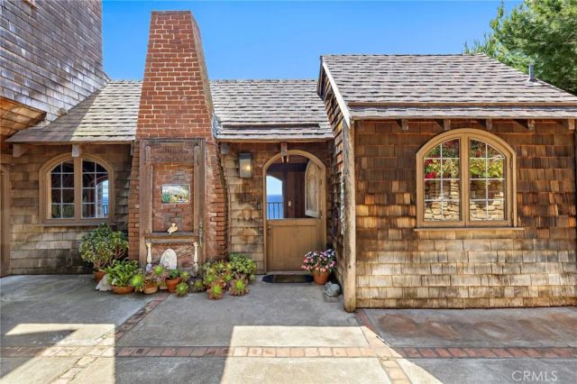 2147 Crestview, Laguna Beach, CA 92651