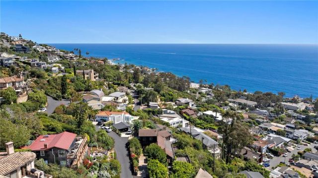 2147 Crestview, Laguna Beach, CA 92651