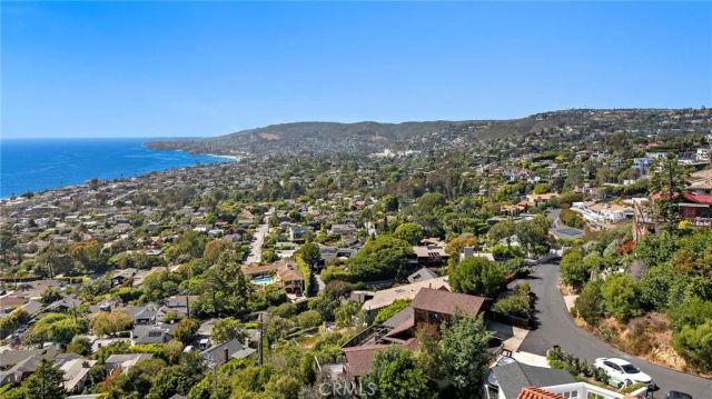 2147 Crestview, Laguna Beach, CA 92651
