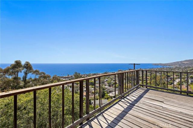 2147 Crestview, Laguna Beach, CA 92651