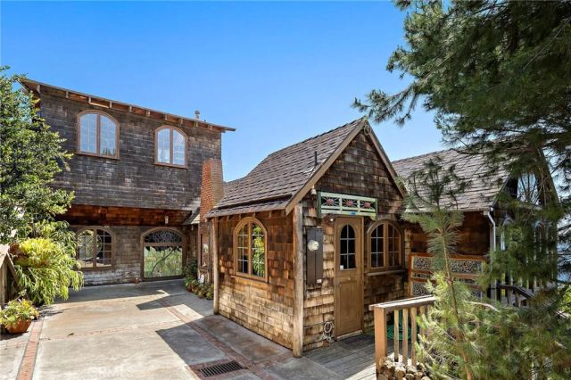 2147 Crestview, Laguna Beach, CA 92651