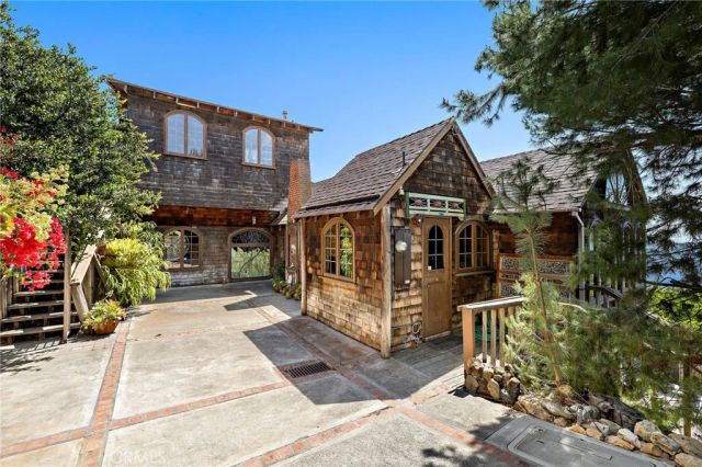 2147 Crestview, Laguna Beach, CA 92651